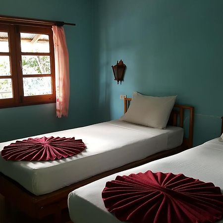 מלון קראבי Golden Hill Bungalows מראה חיצוני תמונה