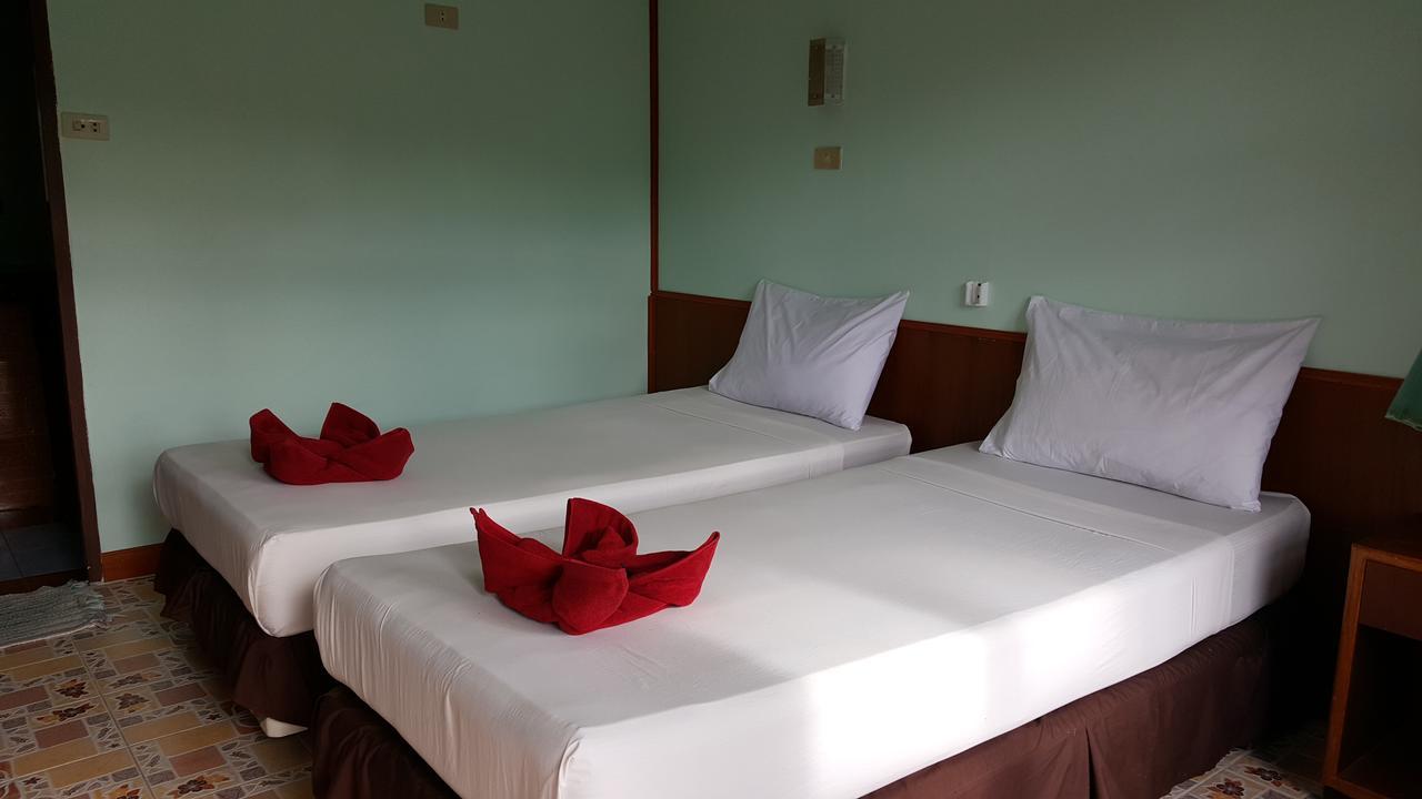 מלון קראבי Golden Hill Bungalows מראה חיצוני תמונה